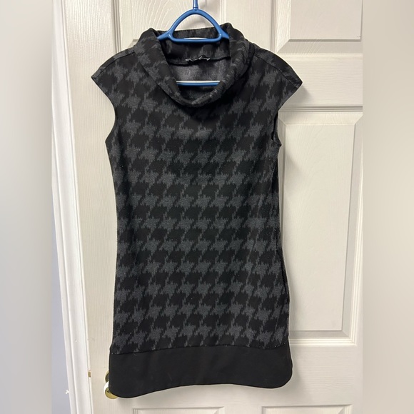 Express Dress - Picture 1 of 5